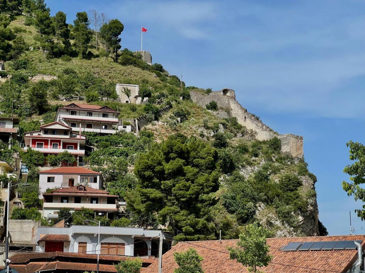 Vila Luen Berat Exterior photo